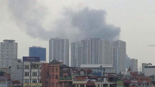 Cháy nhà kho xưởng sản xuất ô tô Hòa Bình, Hà Nội