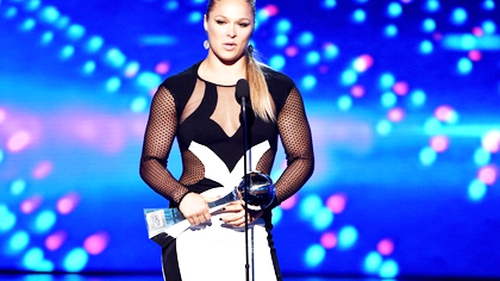 Vượt qua Serena Williams, Nữ hoàng UFC Ronda Rousey giành cú đúp giải thưởng ESPY 2015