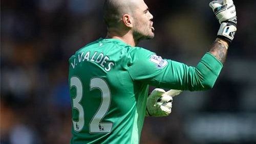 Victor Valdes đáp trả chỉ trích của Van Gaal