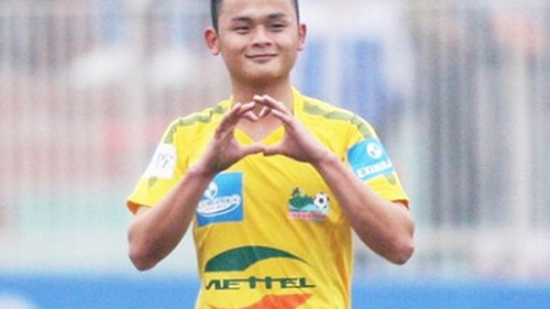 VIDEO: Quốc Phương lập 'siêu phẩm' ở góc cực hẹp vào lưới Hà Nội T&T