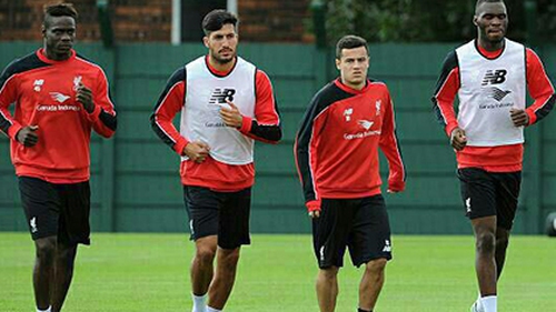 Twitter chính thức của Liverpool 'chơi khăm' Mario Balotelli