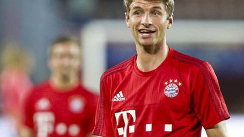 VIDEO: Thomas Mueller khiến hậu vệ Milan 'phát điên' khi theo kèm