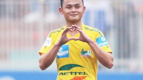 VIDEO: 'Phương híp' ghi bàn siêu dị cho FLC Thanh Hóa