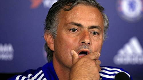 Mourinho mượn Pellegrini để 'đá xoáy' Wenger