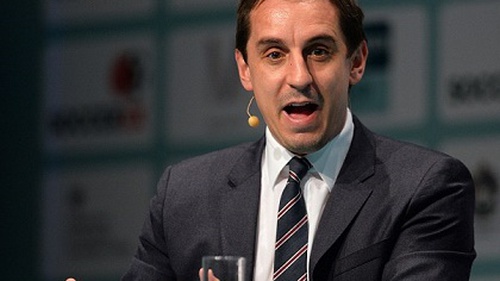 Gary Neville: 'Đổi luật cho lắm vào, 1 pha việt vị cũng không bắt được'