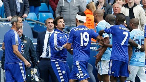Fernandinho: ‘Diego Costa luôn thích khiêu khích đối phương’