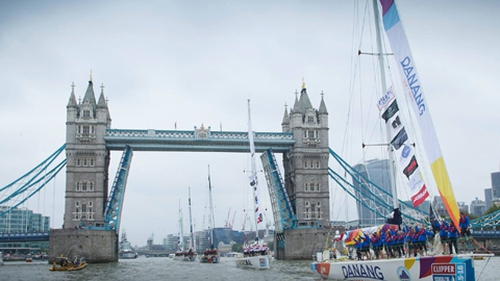 Thuyền Đà Nẵng – Việt Nam rời cầu tháp London vào cuộc đua hơn 40.000 hải lý