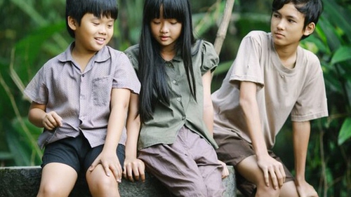 Bộ ba thiên thần 'Tôi thấy hoa vàng trên cỏ xanh'