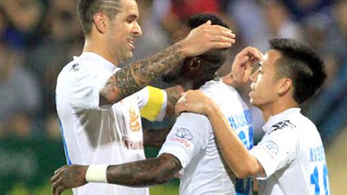 Hà Nội T&T 1-0 Than Quảng Ninh: Văn Quyết lập siêu phẩm, Hà Nội T&T chiếm ngôi á quân