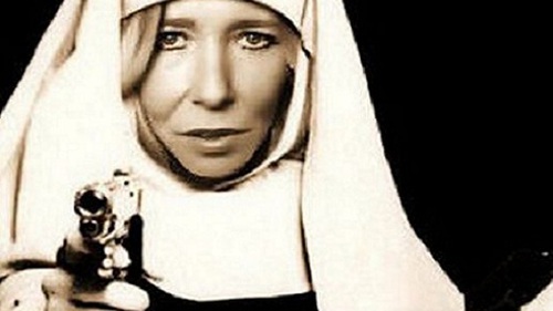 'Bông hồng đen IS' thề thủ tiết với 'phi công trẻ' tử trận