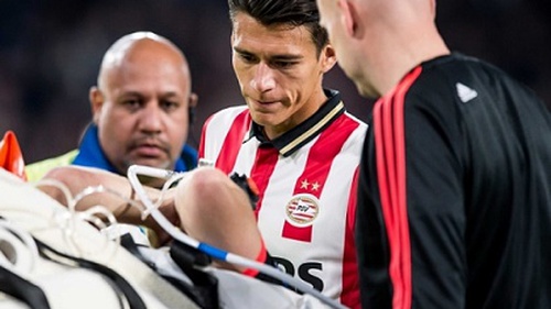Hector Moreno BẬT KHÓC khi đến thăm Luke Shaw