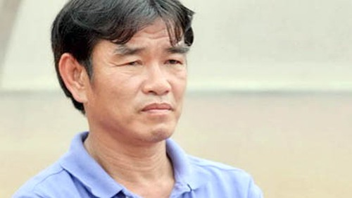 'Cầu thủ bỏ bóng đá người thì trọng tài phải xử lý'