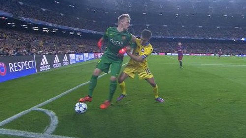 Ter Stegen chơi như 'máy quét' của Barca