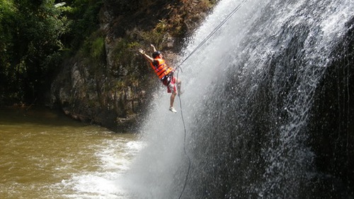 Vượt thác đại ngàn với Canyoning