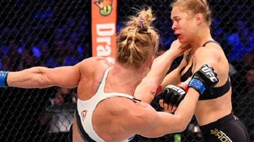 Xem khoảnh khắc Ronda Rousey bị Holly Holm hạ knock-out