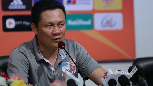 HLV HAGL 'khích bác' đồng nghiệp bên phía U21 Việt Nam