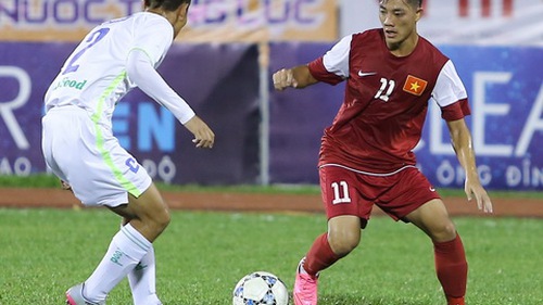 HLV Miura 'vá' cánh trái bằng Lâm Ti Phông