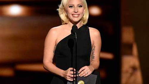 Lady Gaga khóc khi được Billboard tôn vinh