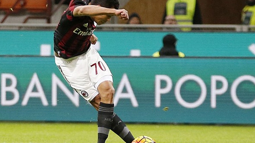 VIDEO: Mục tiêu của Chelsea lập siêu phẩm 'rabona' cho Milan