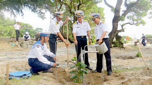 Ký sự Đến với Tết Trường Sa: Tết Trồng cây ở đảo Đá Tây A