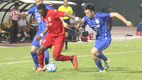 B.Bình Dương – Jiangsu Suning 1-1: 'Đại gia' Trung Quốc không hơn 'đại gia' Việt