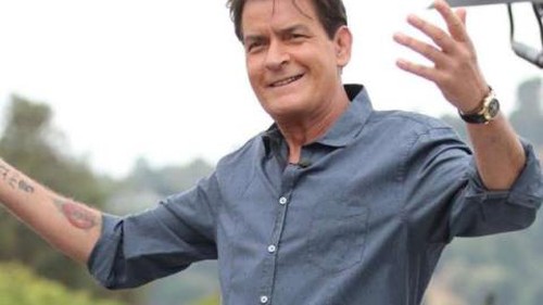 Siêu sao nhiễm HIV Charlie Sheen 'nộp' cho mỗi bà vợ cũ 1,2 tỷ đồng/tháng
