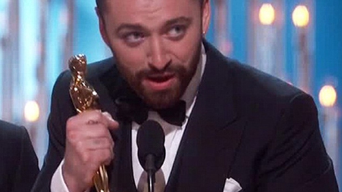 Sam Smith xin lỗi sau khi tuyên bố là người đầu tiên công khai giới tính tại Oscar