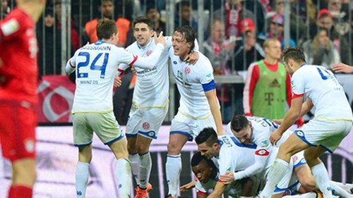 Vòng 24 Bundesliga: Bayern Munich thua sốc trên sân nhà. Dortmund thắng nhẹ Darmstadt