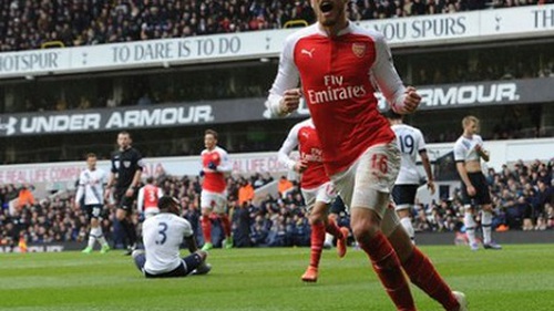 CĐV Arsenal: 'Coquelin bán độ. Ramsey ghi bàn, cầu nguyện cho Donald Trump'