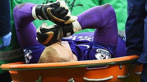 THẢM HỌA Man City: Thua Man United, mất cả Joe Hart lẫn Sterling trước trận gặp PSG