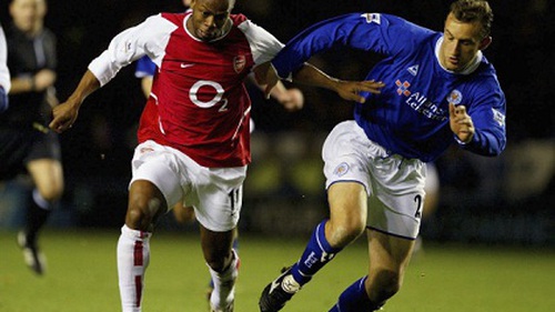 Cựu tiền đạo Arsenal tái xuất ở tuổi 41
