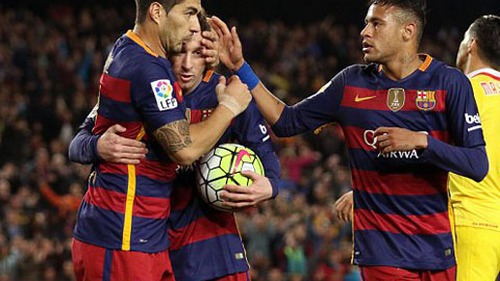 Barcelona 6-0 Sporting Gijon: Suarez lại lập poker, Barca "đánh tennis"