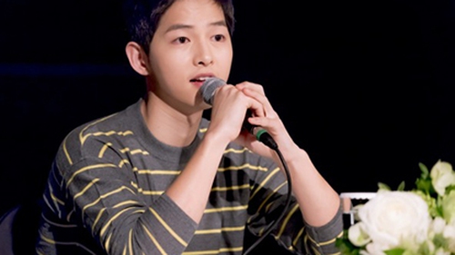 Song Joong Ki làm hết sức để giữ... 'làn da trắng mịn'