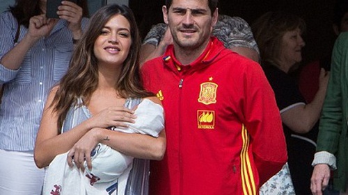 Casillas khoe con trai mới chào đời ngay trước thềm EURO 2016