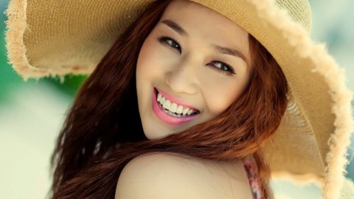 Khánh My: 'Tôi bị hút vào showbiz rất tự nhiên'