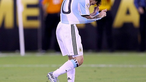 Messi lại bị so sánh với Ronaldo sau tuyên bố từ giã tuyển Argentina