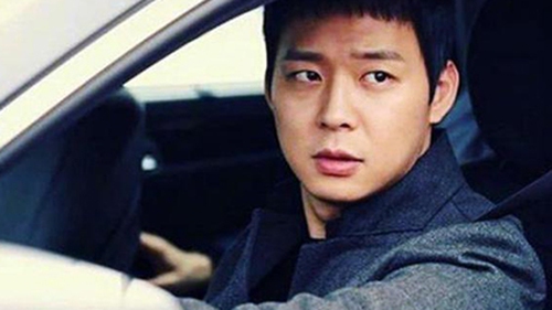 Bị cáo buộc cưỡng dâm, Park Yoo Chun nên rời làng showbiz