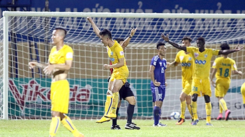 FLC Thanh Hóa thoát thua sau màn rượt đuổi tỷ số không tưởng