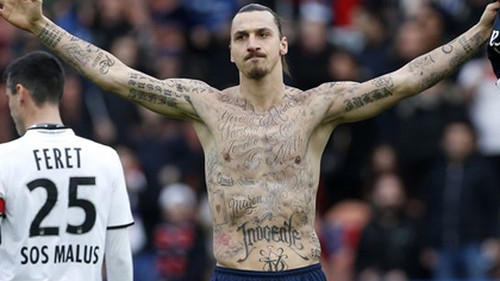 Tại sao các hình xăm trên người Ibrahimovic biến mất?