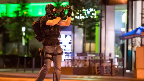 VIDEO vụ xả súng Munich: Hung thủ tự sát chứ không phải bị bắn hạ?