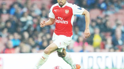 Francis Coquelin tập đá trung vệ, fan Arsenal nổi điên với Wenger