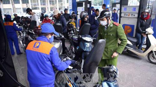 Giá xăng giảm tiếp hơn 600 đồng/lít