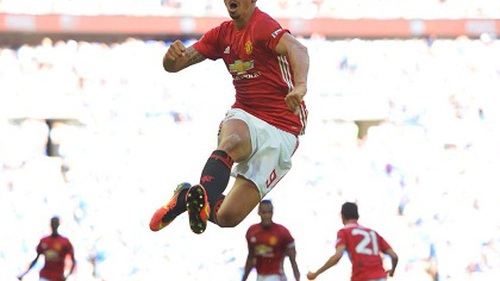 ĐIỂM NHẤN Siêu Cúp Anh: 'Cú Zlatan' từ Ibra và cơn khát Pogba của Man United