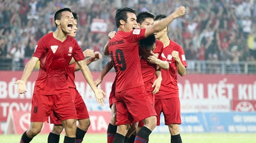 Bẻ còi tại sân Vinh, Hải Phòng phá dớp thua Hà Nội T&T