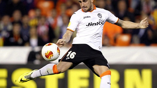 Vì sao Barcelona vẫn chưa có được Paco Alcacer?