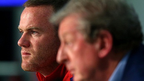 Rooney đã 'bật' Roy Hodgson về việc để Harry Kane đá phạt góc
