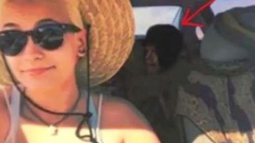 Dân mạng nháo nhào vì 'bóng ma' Michael Jackson trong ảnh selfie của con gái