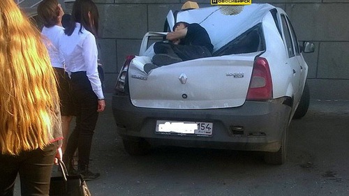 SỐNG SÓT THẦN KỲ khi rơi từ tầng 23 xuống nóc taxi