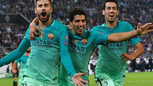 Moenchengladbach 1-2 Barcelona: Vắng Messi, Barca nhọc nhằn thắng ngược dòng