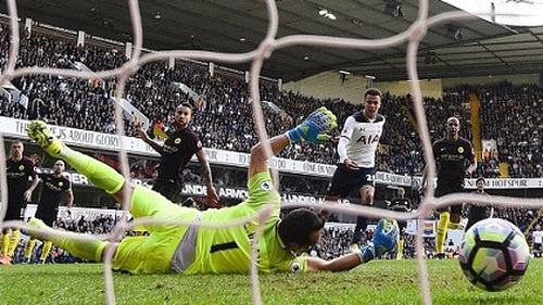 Pep Guardiola và sự khắc nghiệt của ngoại hạng Anh